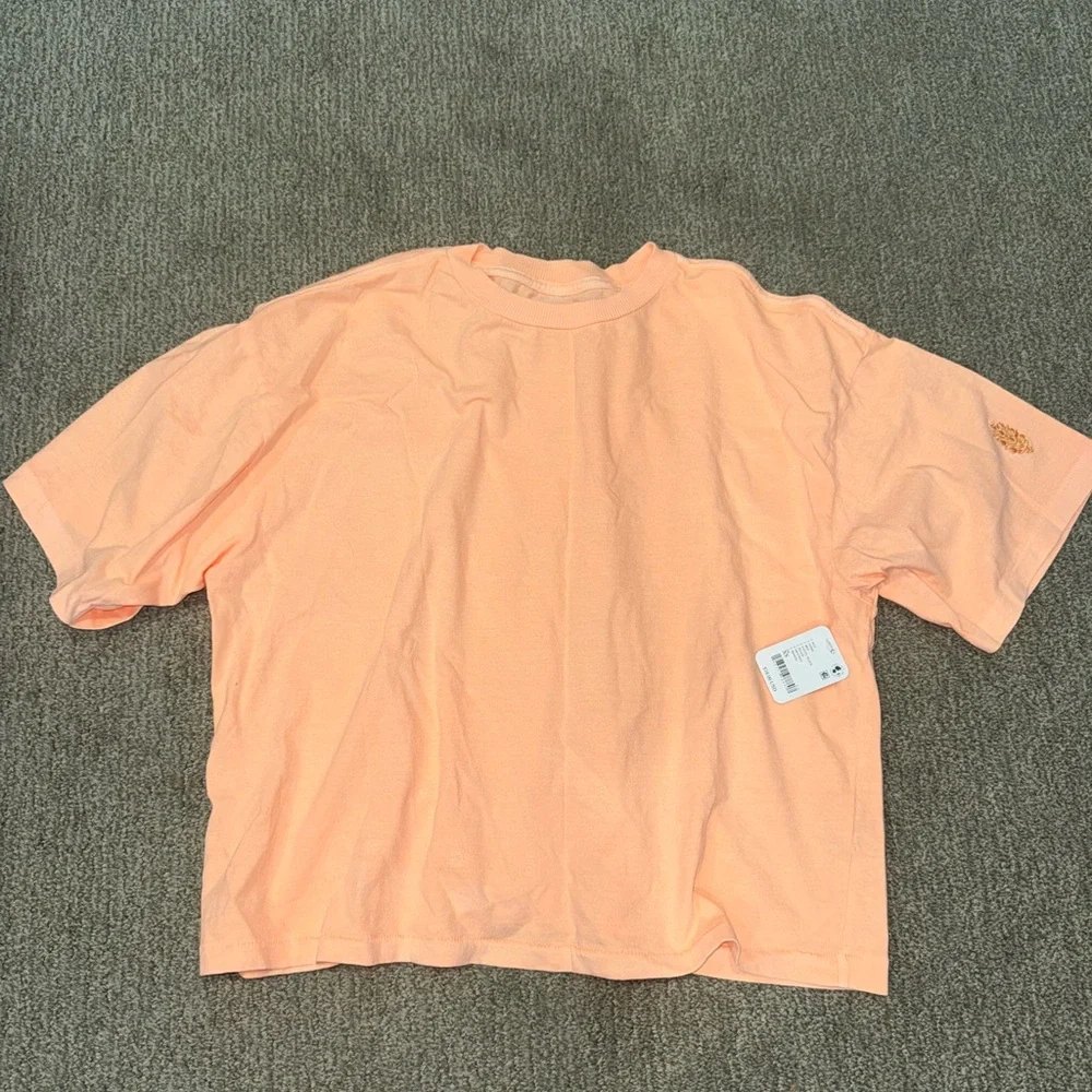 NWT FREE PEOPLE TACKLE TEE - XS pastel peach - Picture 3 of 4
